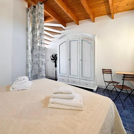 Sardinian Gallery Ultima Costa ボーザ