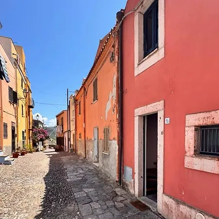 Sardinian Gallery Ultima Costa * ボーザ