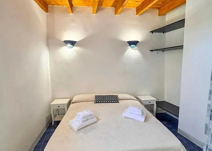 Sardinian Gallery Ultima Costa ボーザ