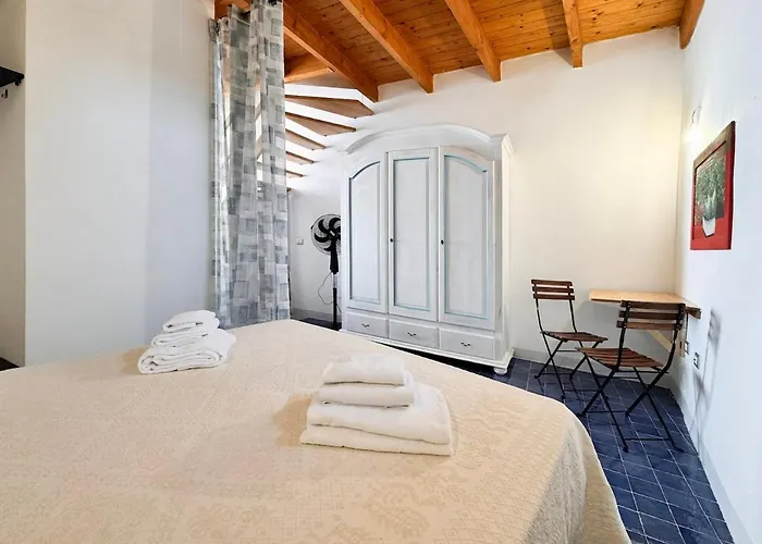 Sardinian Gallery Ultima Costa ボーザ