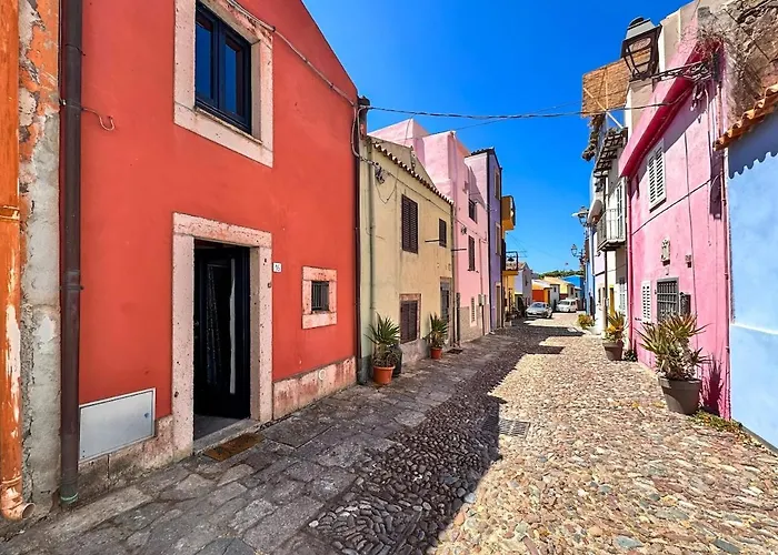 Sardinian Gallery Ultima Costa ボーザ