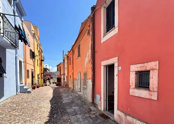 Sardinian Gallery Ultima Costa * ボーザ